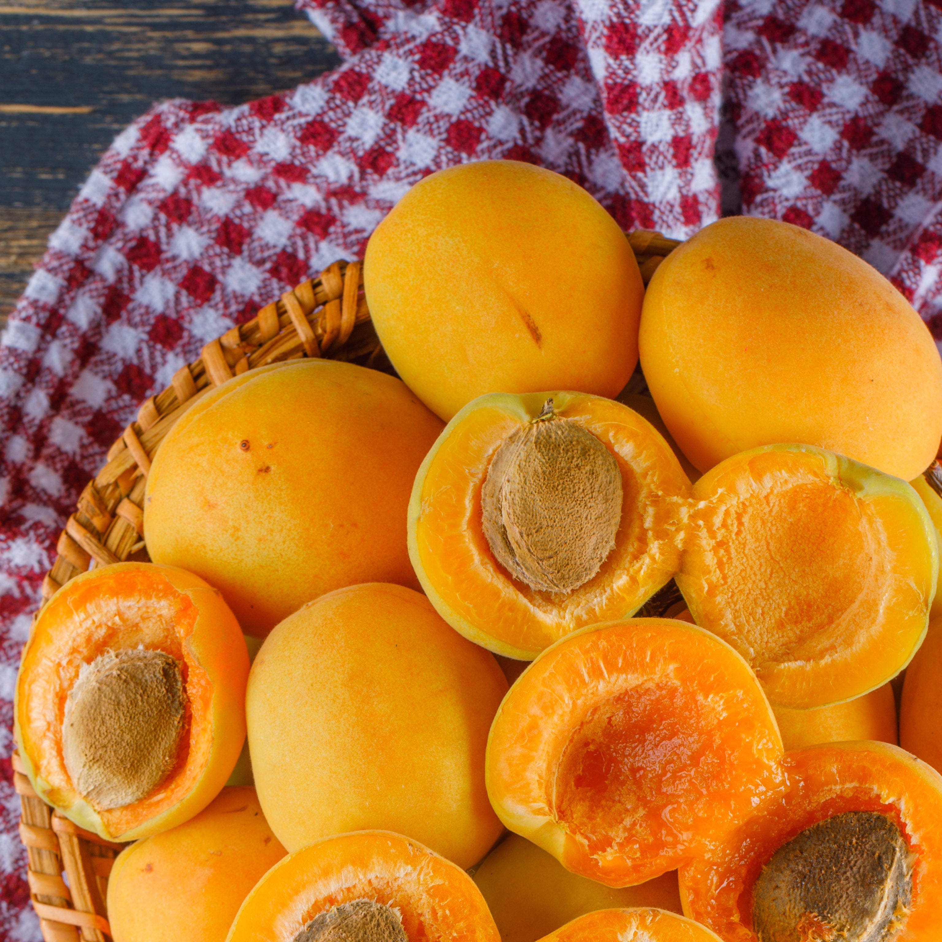 What apricot smells like in perfumery: A Guide to the Apricot Fragrance Note