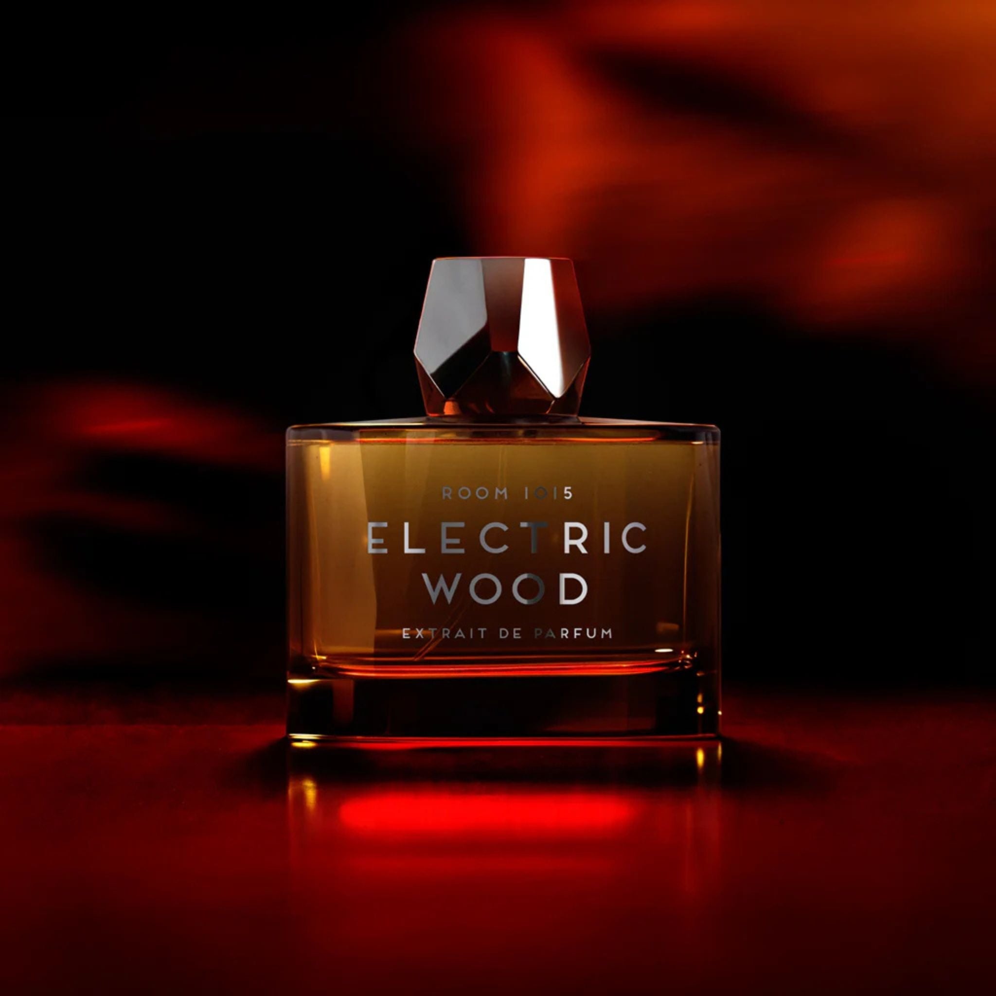 Room 1015 Electric Wood Extrait Full Review: A Woody Amber Skin