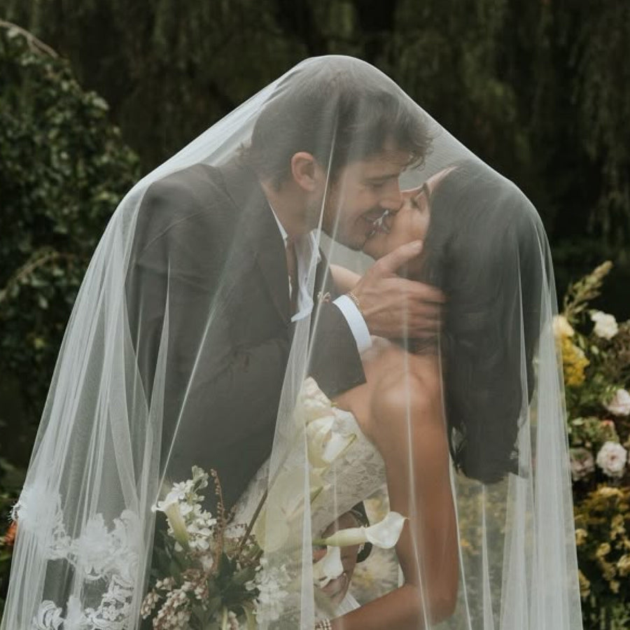 Bridal fragrance guide cover with clean musk, musky floral-woody, and floral gourmand wedding perfumes